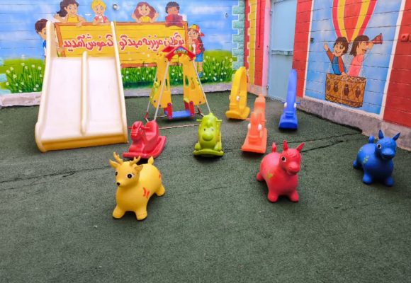 محوطه کودکستان قائم اسلامشهر